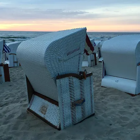 Bialy Hampton W Playa Baltis *