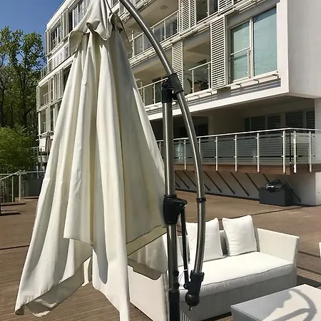 Bialy Hampton W Playa Baltis Miedzyzdroje