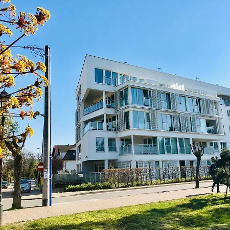 Biały Hampton W Playa Baltis Apartament *